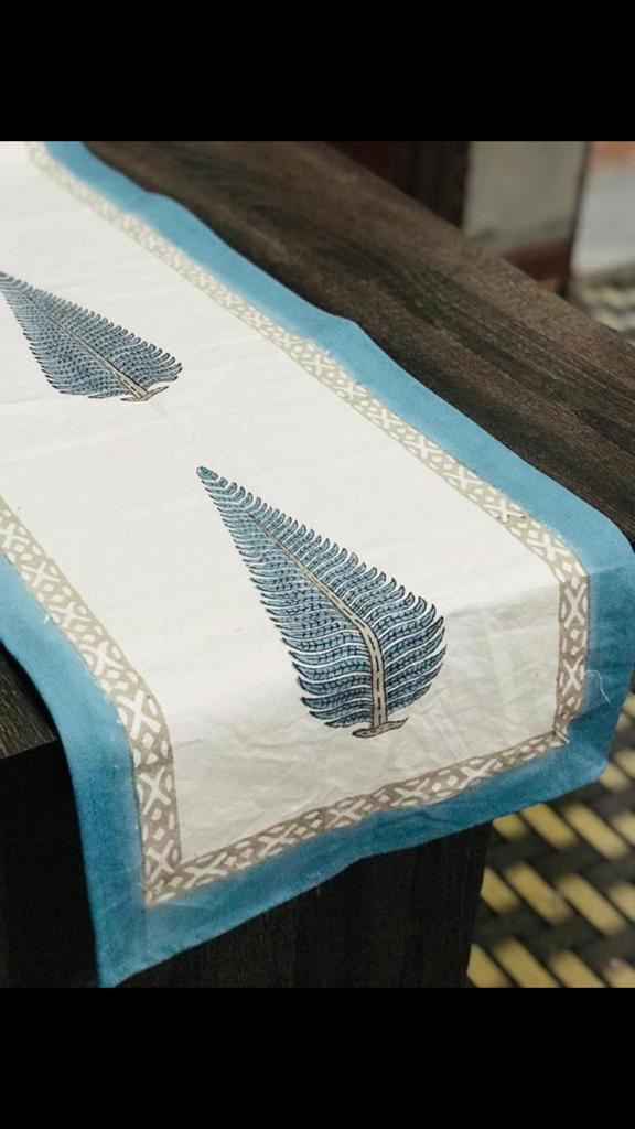 Pinecone Tree Design Table Runner