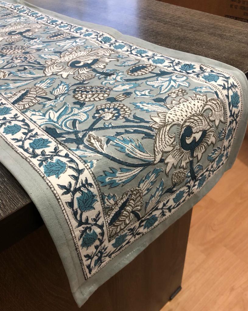 Primerose Flower Table Runner 5 Primerose Flower Table Runner - Image 3